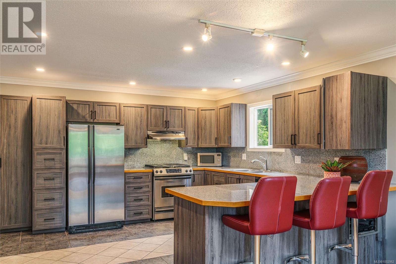 Property at 1023 Harlequin Rd image 4