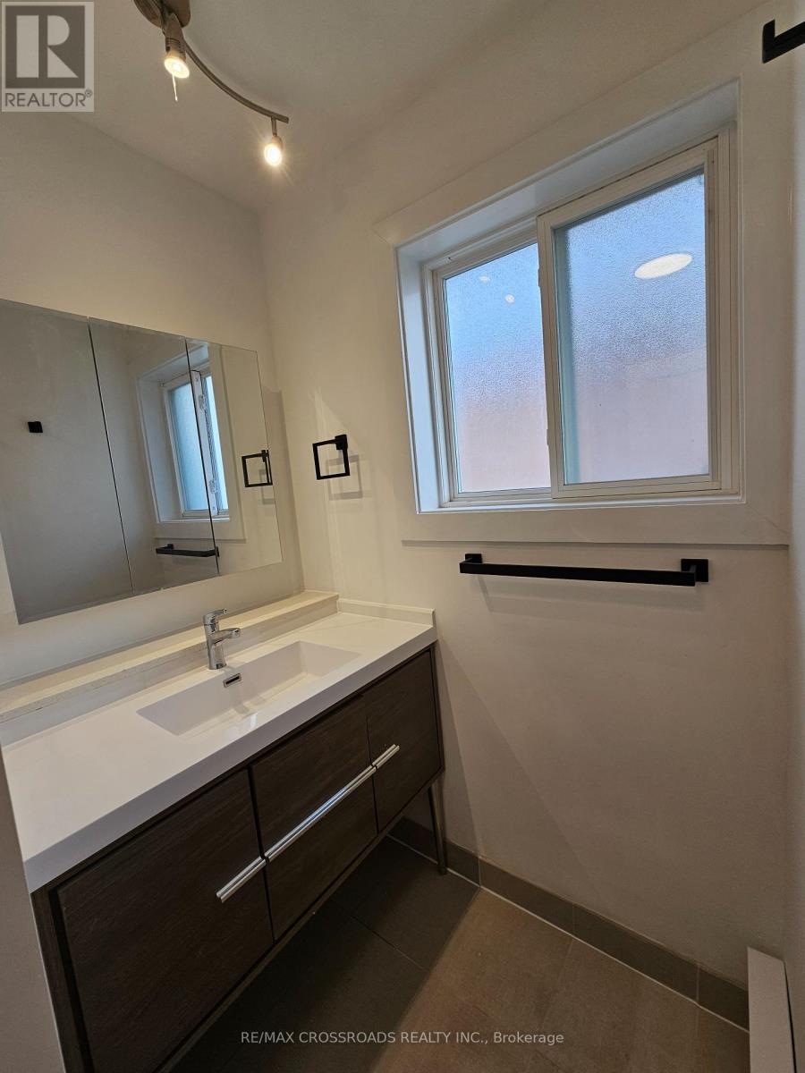 Upper Lvl - 2170b Dufferin Street, Toronto, Ontario  M6E 3R8 - Photo 14 - W12238065