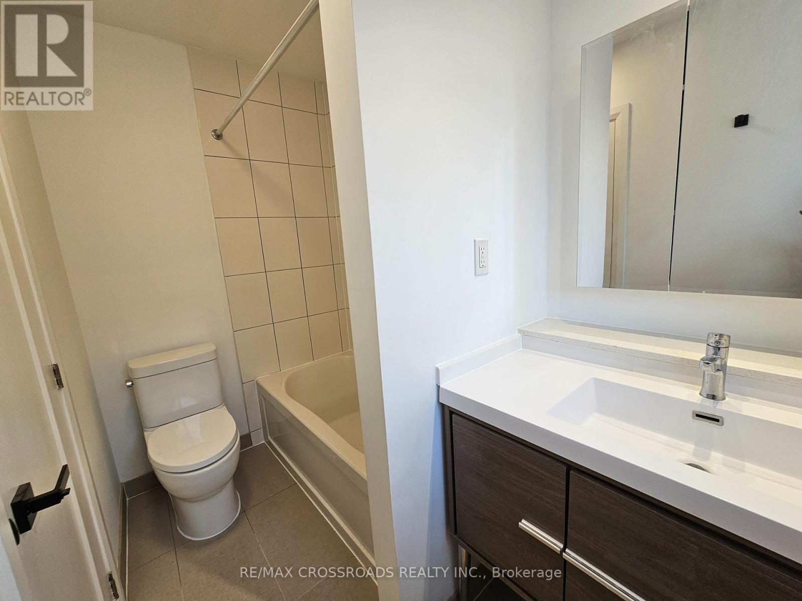 Upper Lvl - 2170b Dufferin Street, Toronto, Ontario  M6E 3R8 - Photo 15 - W12238065