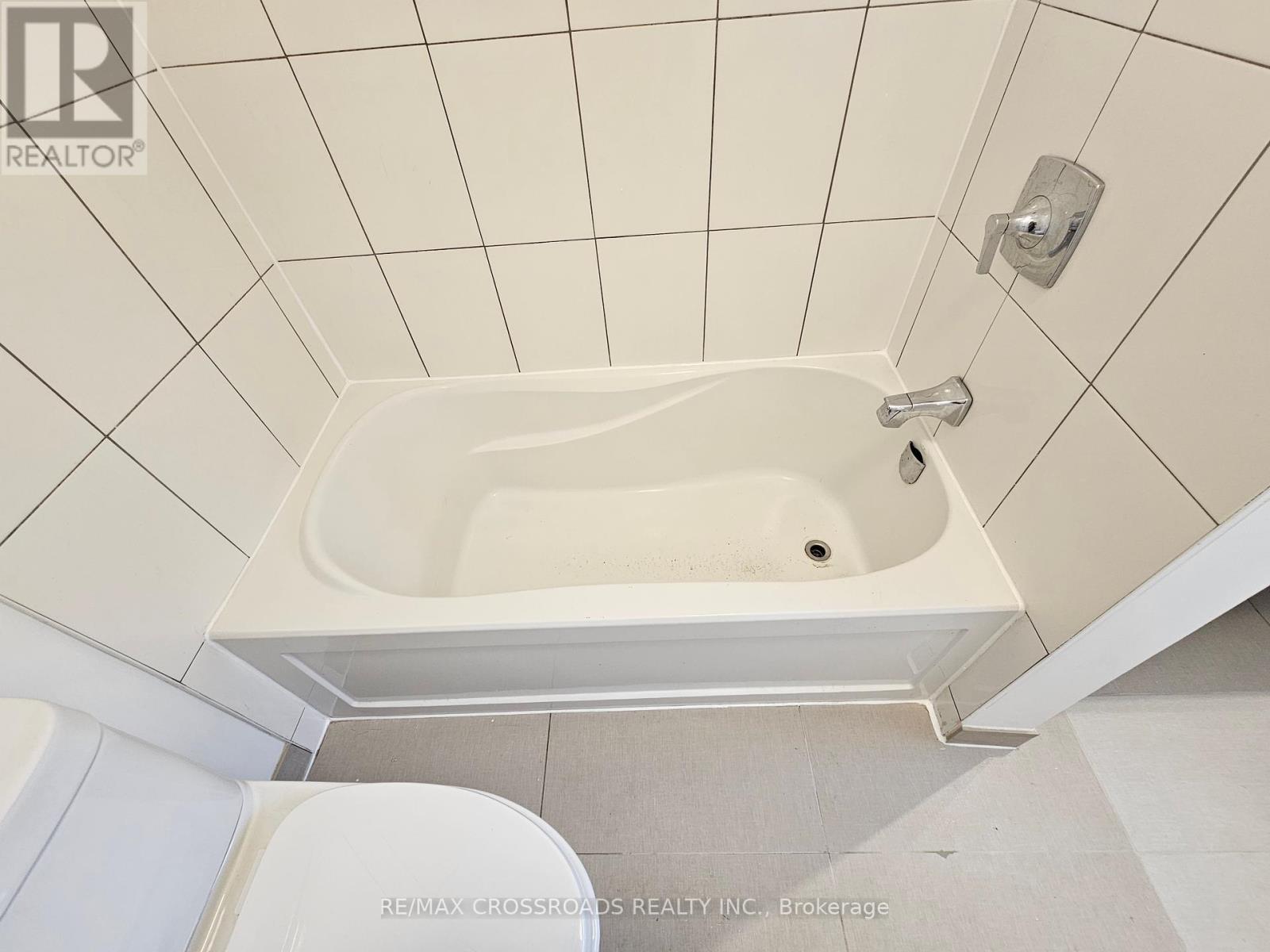 Upper Lvl - 2170b Dufferin Street, Toronto, Ontario  M6E 3R8 - Photo 16 - W12238065
