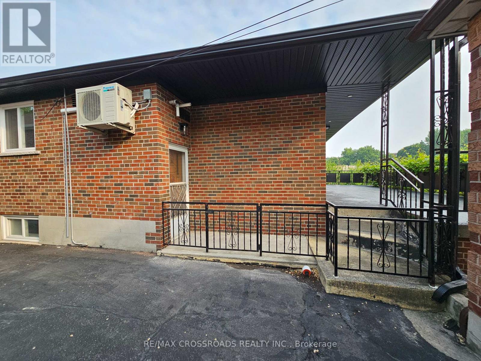 Upper Lvl - 2170b Dufferin Street, Toronto, Ontario  M6E 3R8 - Photo 18 - W12238065