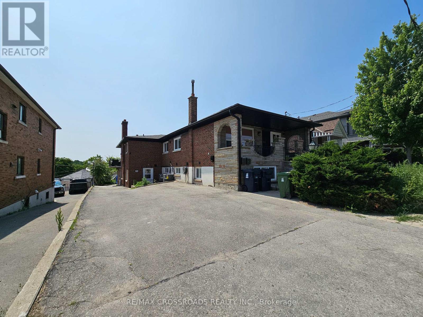 Upper Lvl - 2170b Dufferin Street, Toronto, Ontario  M6E 3R8 - Photo 2 - W12238065