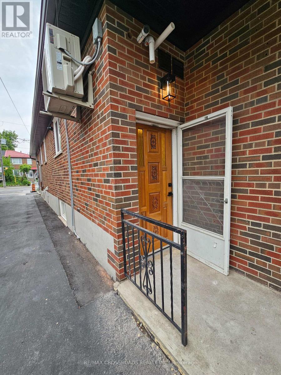Upper Lvl - 2170b Dufferin Street, Toronto, Ontario  M6E 3R8 - Photo 20 - W12238065