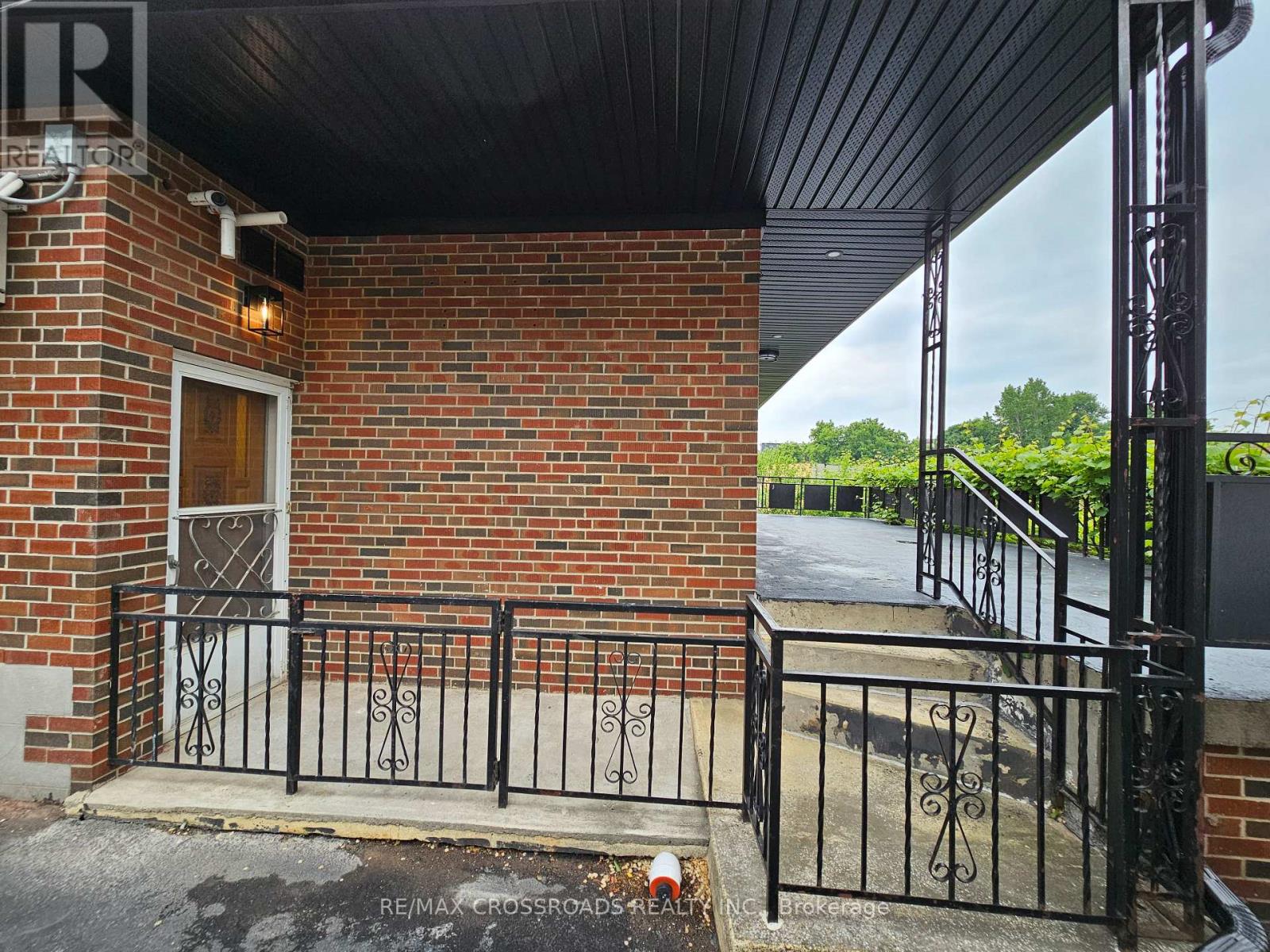 Upper Lvl - 2170b Dufferin Street, Toronto, Ontario  M6E 3R8 - Photo 21 - W12238065