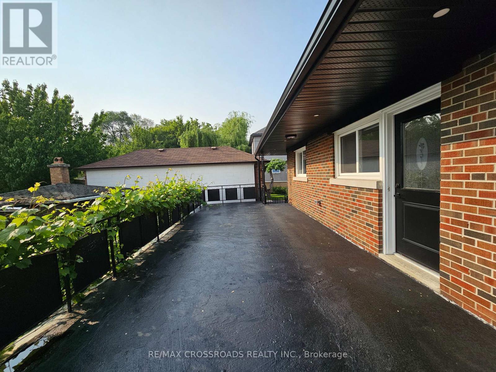 Upper Lvl - 2170b Dufferin Street, Toronto, Ontario  M6E 3R8 - Photo 26 - W12238065