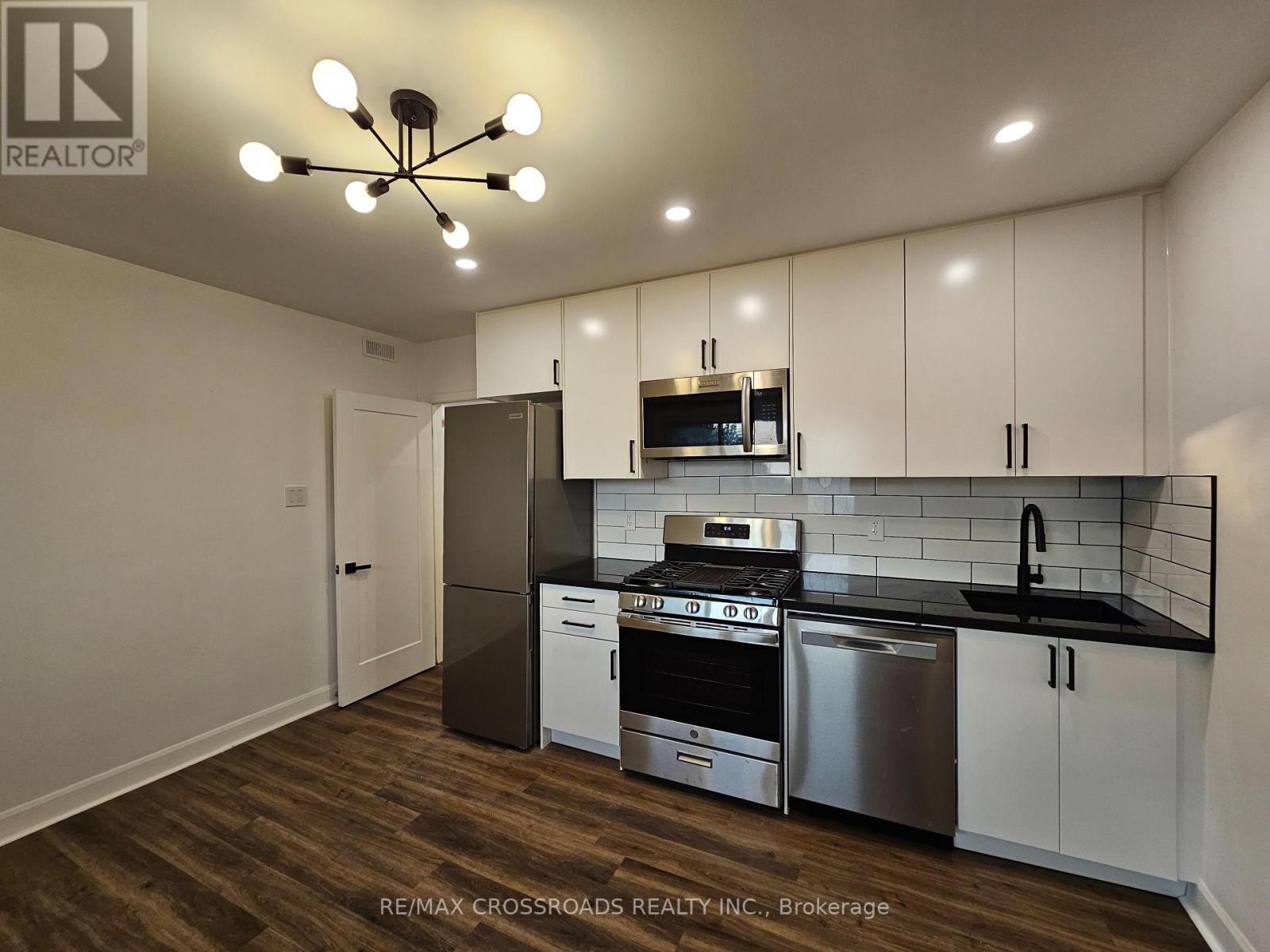 Upper Lvl - 2170b Dufferin Street, Toronto, Ontario  M6E 3R8 - Photo 4 - W12238065