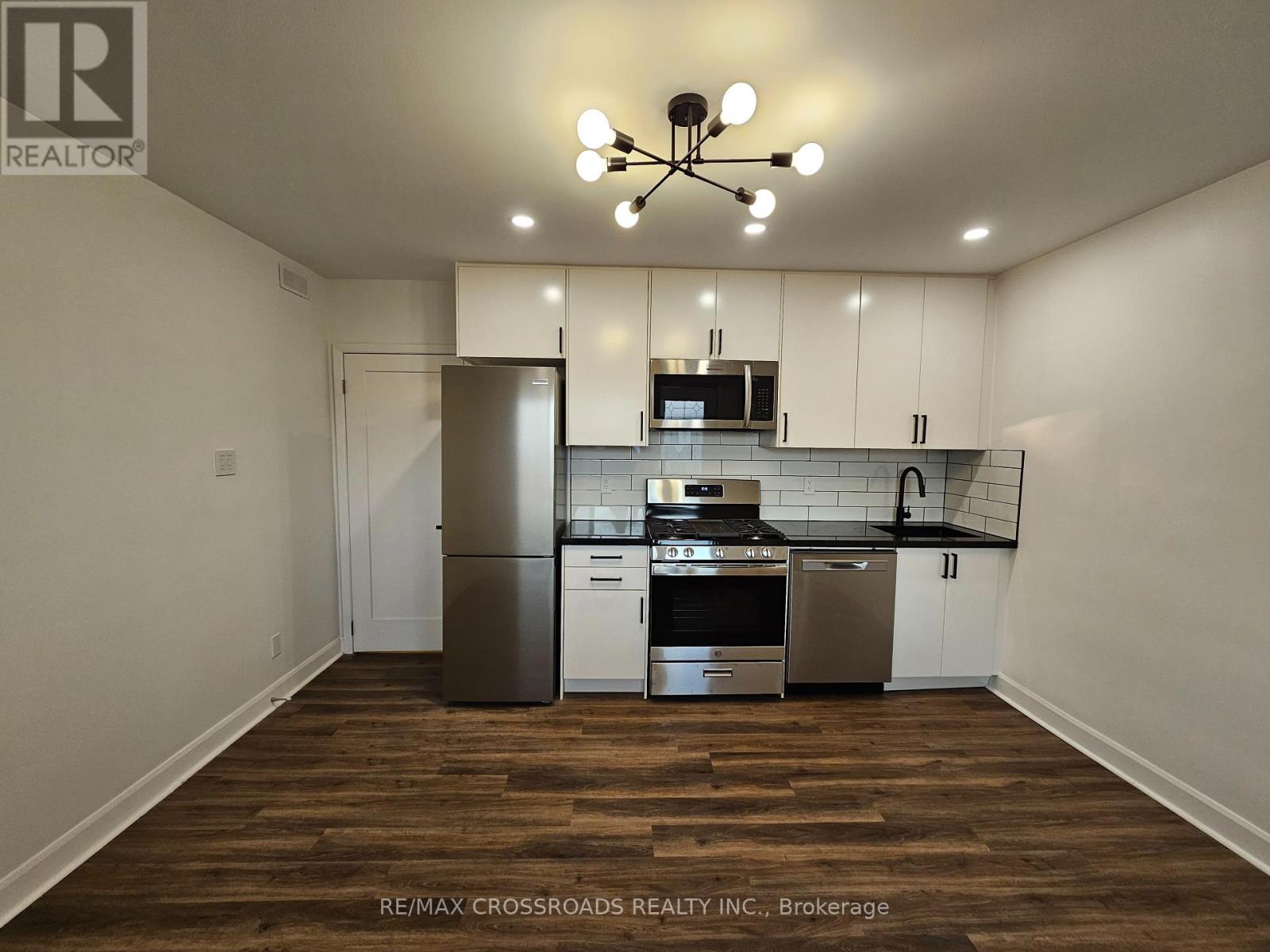 Upper Lvl - 2170b Dufferin Street, Toronto, Ontario  M6E 3R8 - Photo 5 - W12238065
