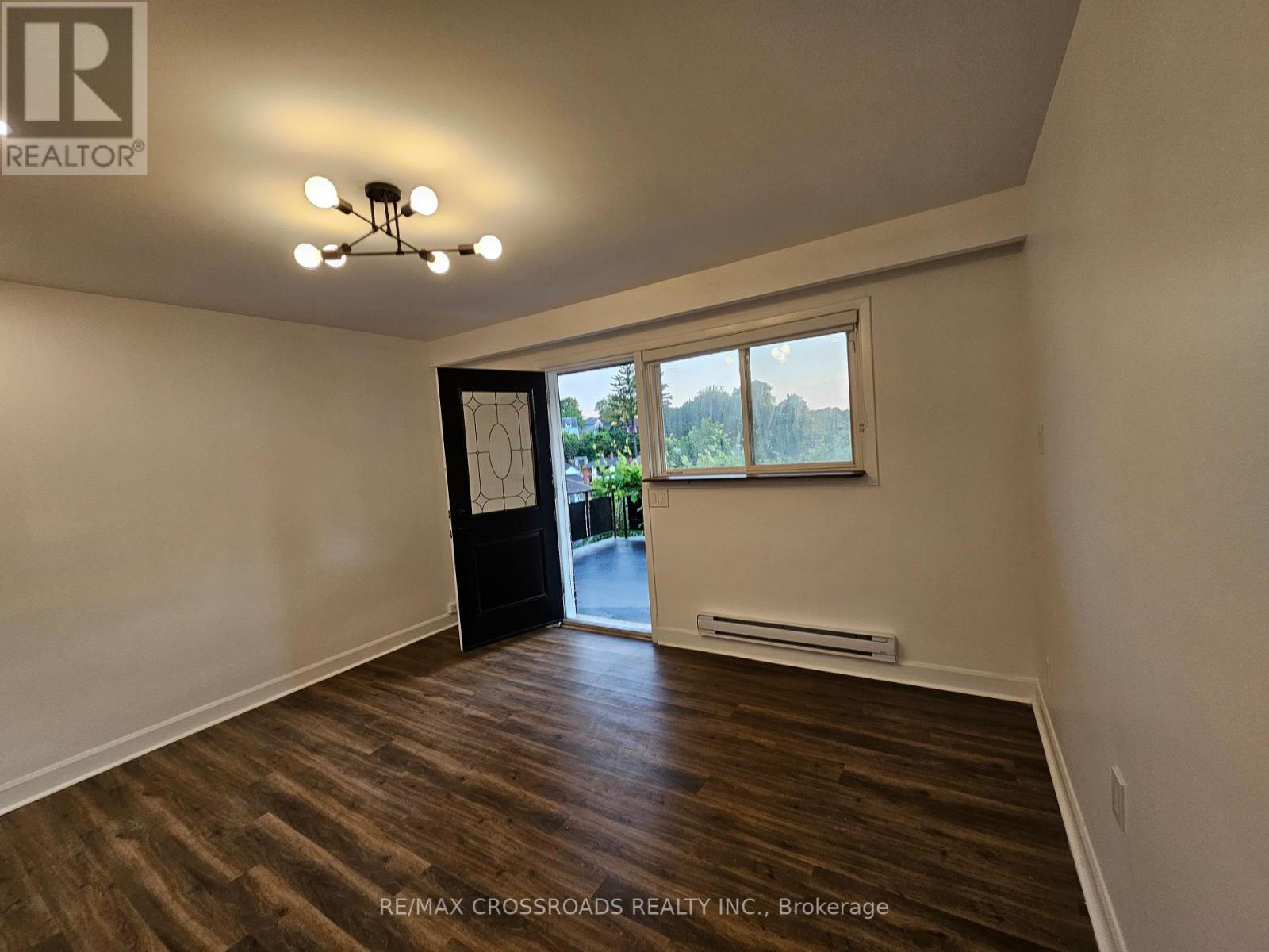 Upper Lvl - 2170b Dufferin Street, Toronto, Ontario  M6E 3R8 - Photo 8 - W12238065