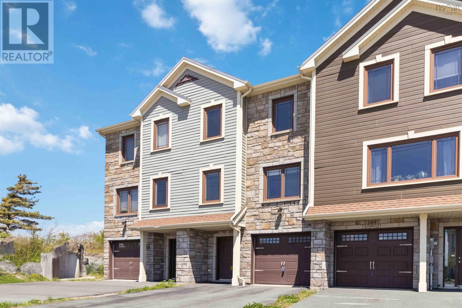 Property at 207 Transom Drive image 2