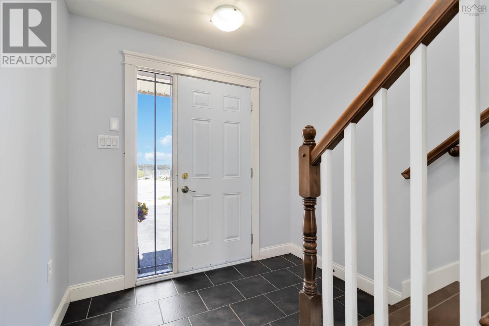 Property at 207 Transom Drive image 4