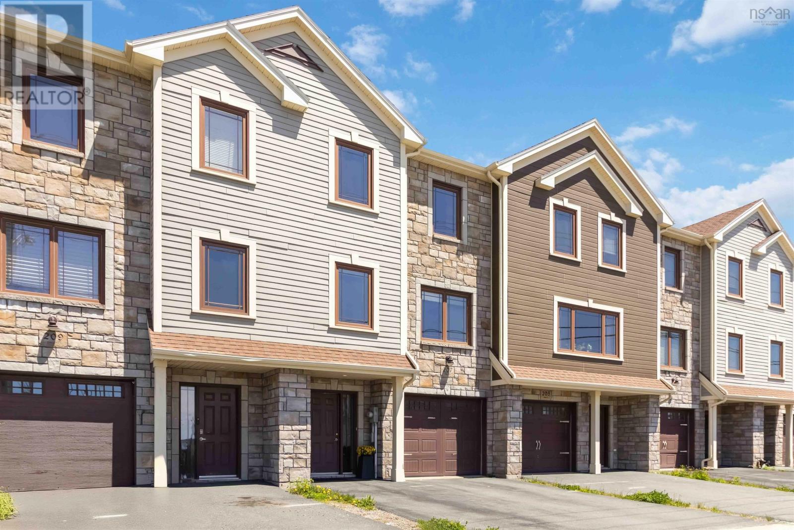 Property at 207 Transom Drive image 3