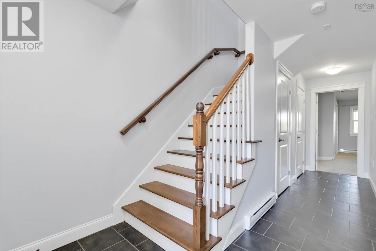 Property at 207 Transom Drive image 5