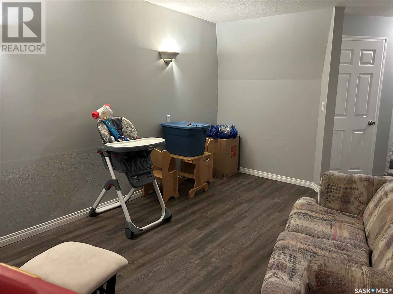 516 First Avenue E, Lampman, Saskatchewan  S0C 1N0 - Photo 31 - SK010303