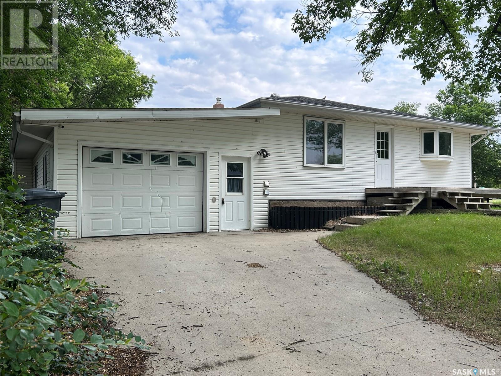 516 First Avenue E, Lampman, Saskatchewan  S0C 1N0 - Photo 48 - SK010303