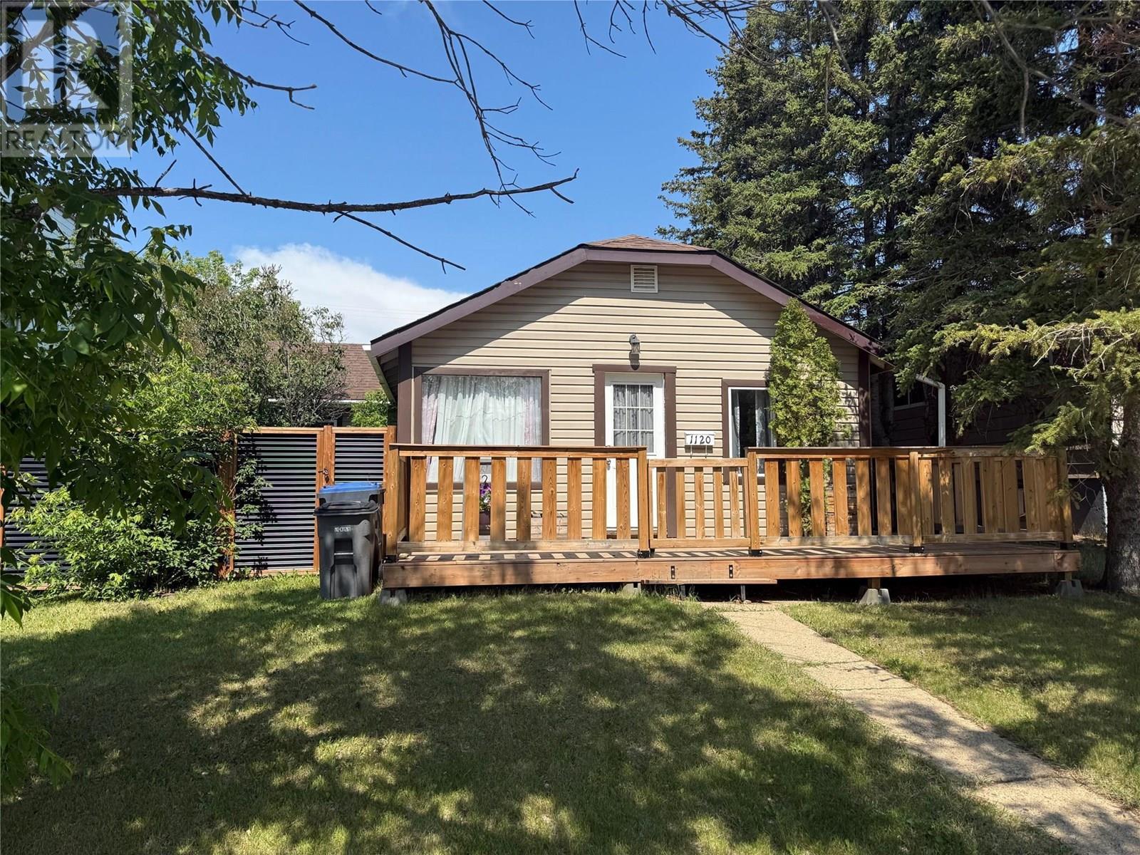 1120 104 Avenue, dawson creek, British Columbia
