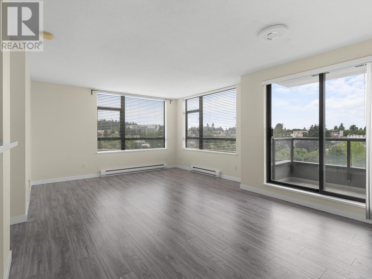 810 3520 CROWLEY DRIVE, vancouver, British Columbia V5R6G9