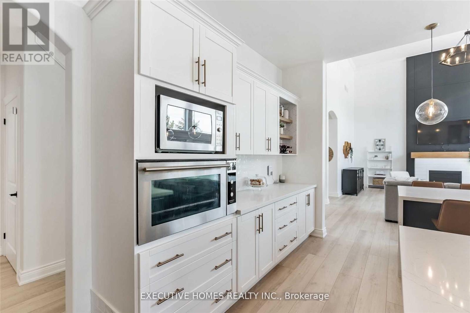 769 Mud Street E, Hamilton, Ontario  L8J 3B9 - Photo 6 - X12238167