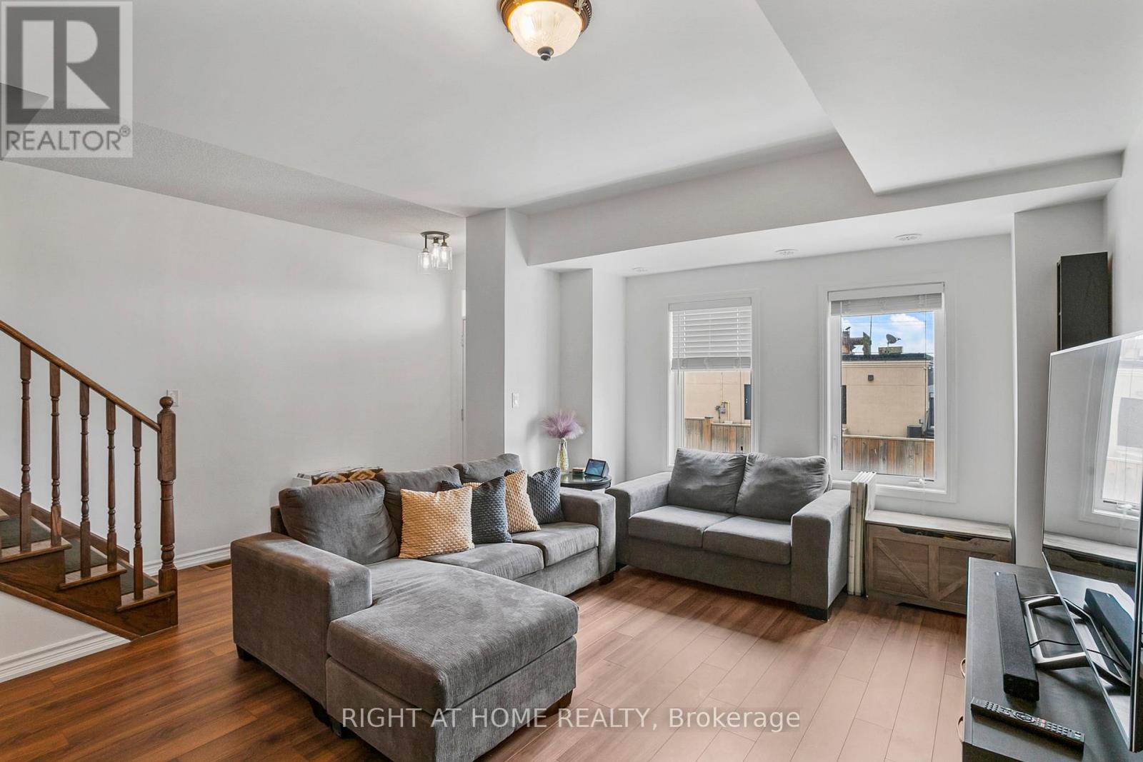 Property at 2 - 1020 DUNSLEY WAY N image 5