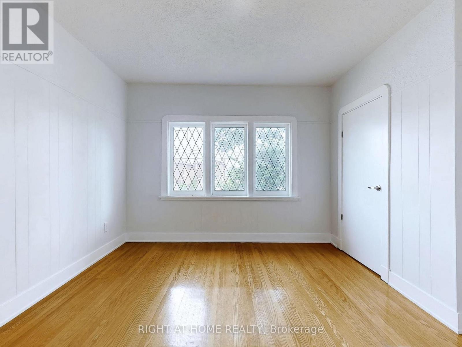 668 Scarlett Road, Toronto, Ontario  M9P 2T1 - Photo 10 - W12238195