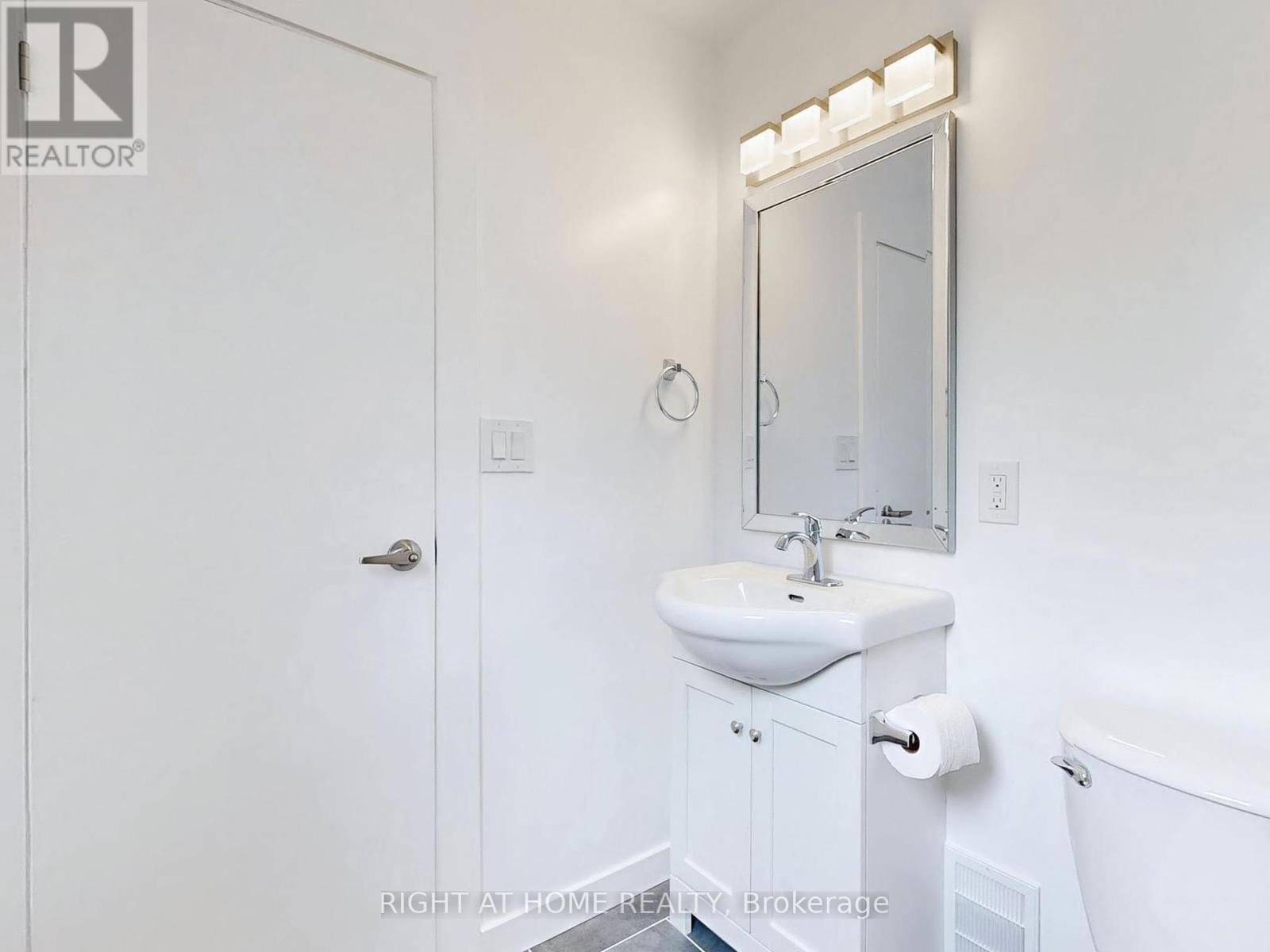 668 Scarlett Road, Toronto, Ontario  M9P 2T1 - Photo 12 - W12238195
