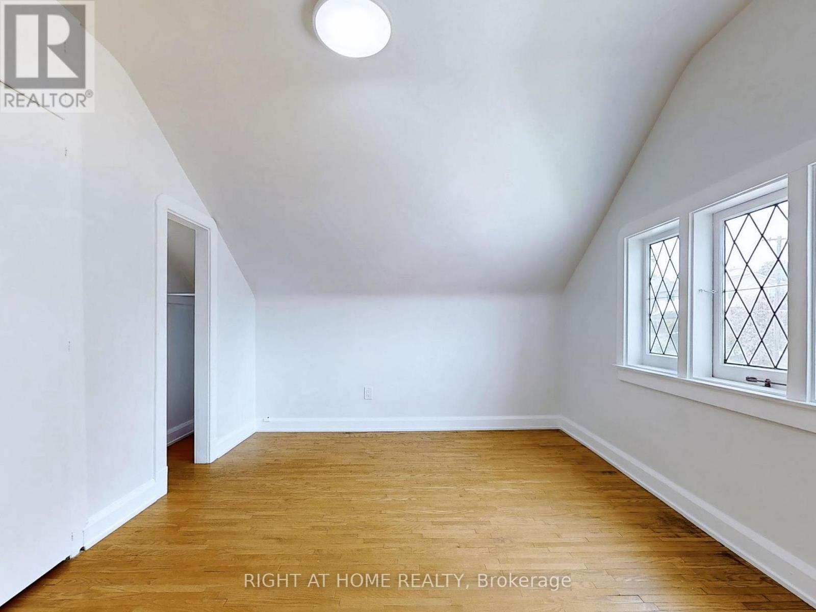 668 Scarlett Road, Toronto, Ontario  M9P 2T1 - Photo 17 - W12238195