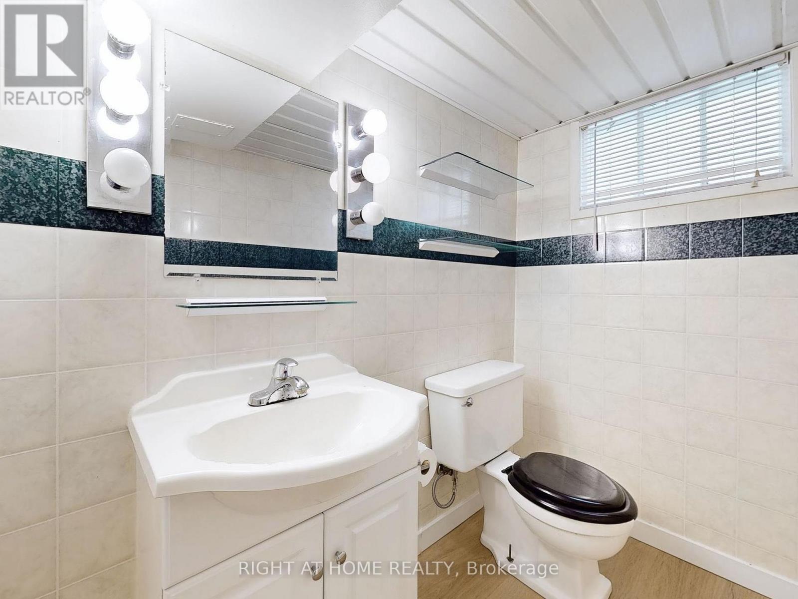 668 Scarlett Road, Toronto, Ontario  M9P 2T1 - Photo 20 - W12238195