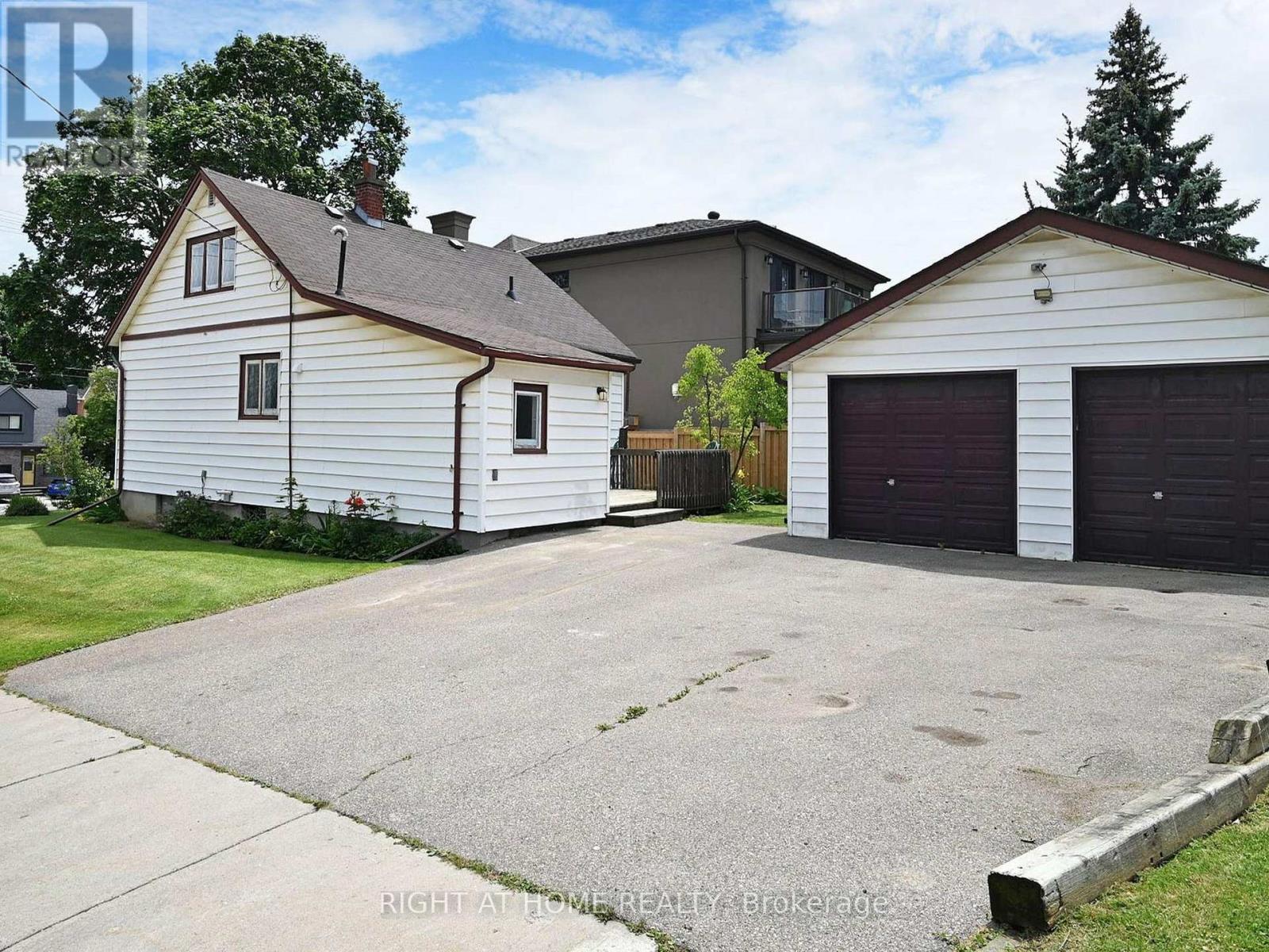 668 Scarlett Road, Toronto, Ontario  M9P 2T1 - Photo 24 - W12238195