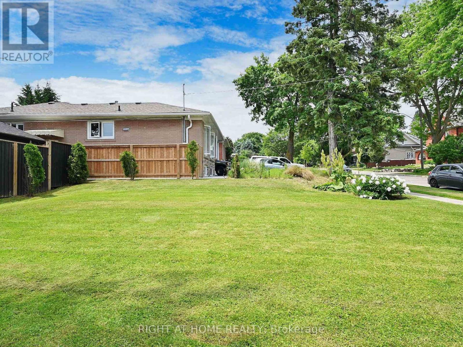 668 Scarlett Road, Toronto, Ontario  M9P 2T1 - Photo 25 - W12238195