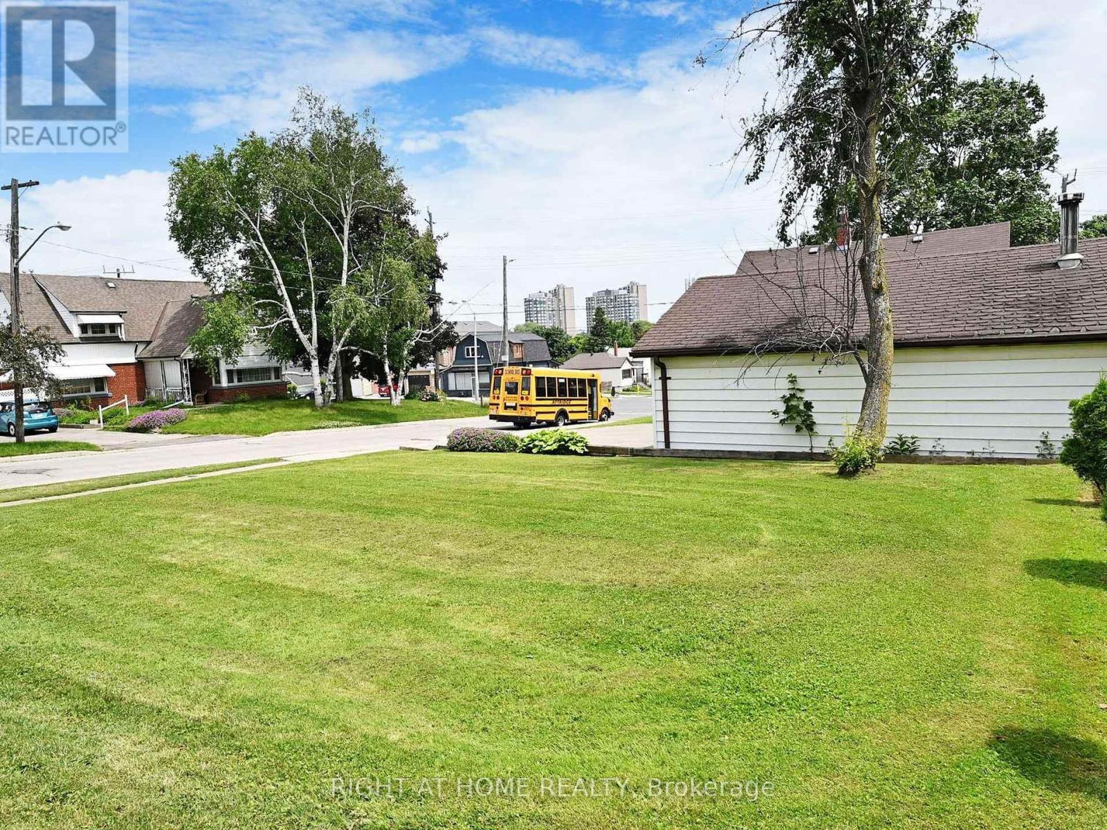 668 Scarlett Road, Toronto, Ontario  M9P 2T1 - Photo 26 - W12238195