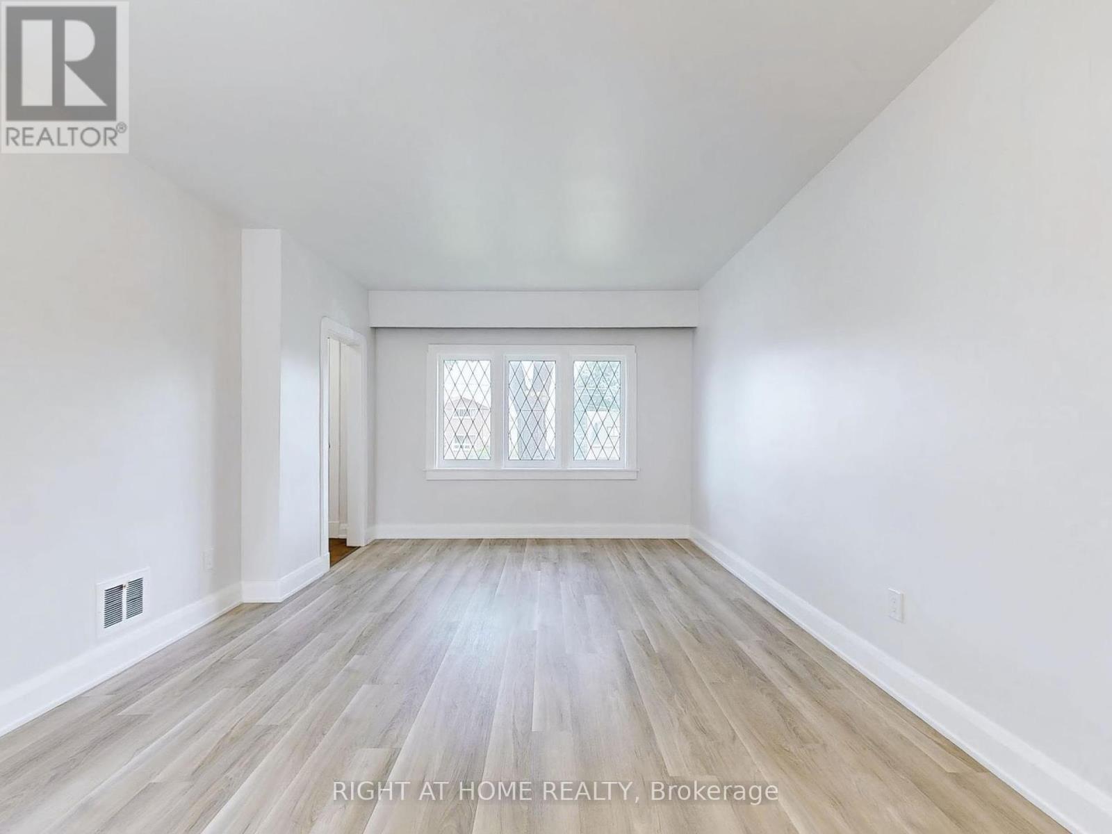 668 Scarlett Road, Toronto, Ontario  M9P 2T1 - Photo 4 - W12238195