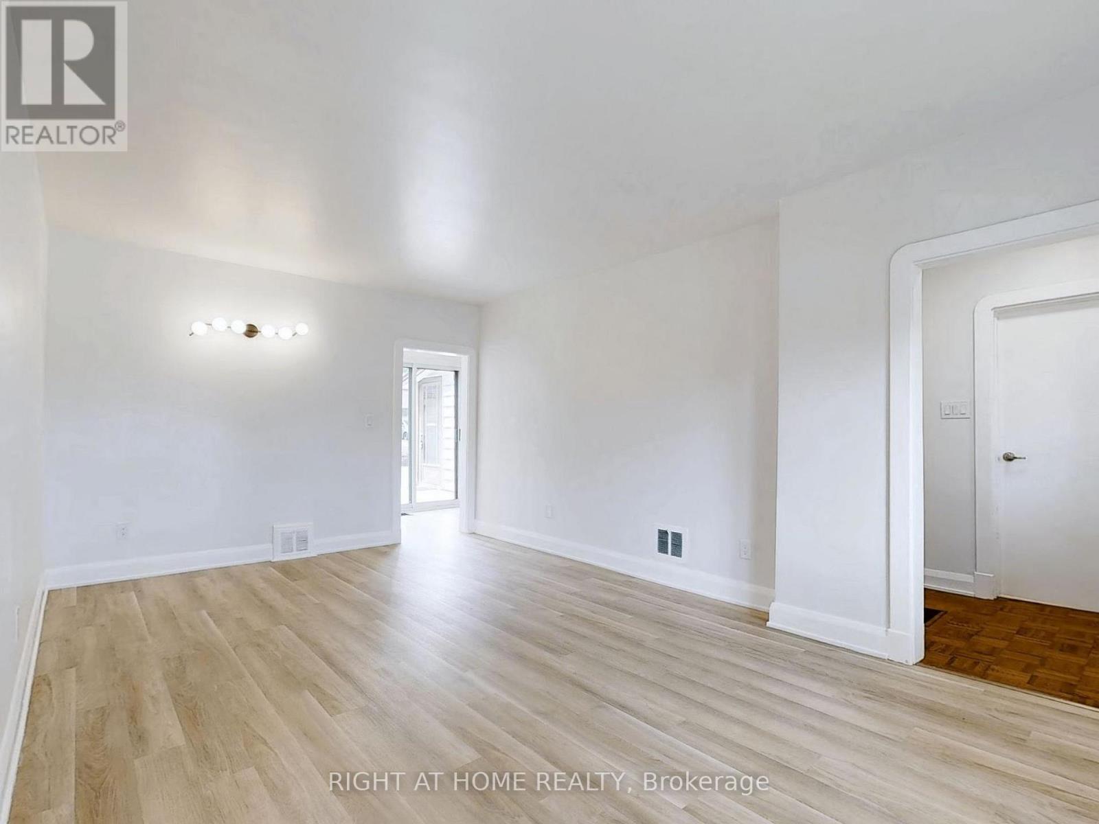 668 Scarlett Road, Toronto, Ontario  M9P 2T1 - Photo 5 - W12238195