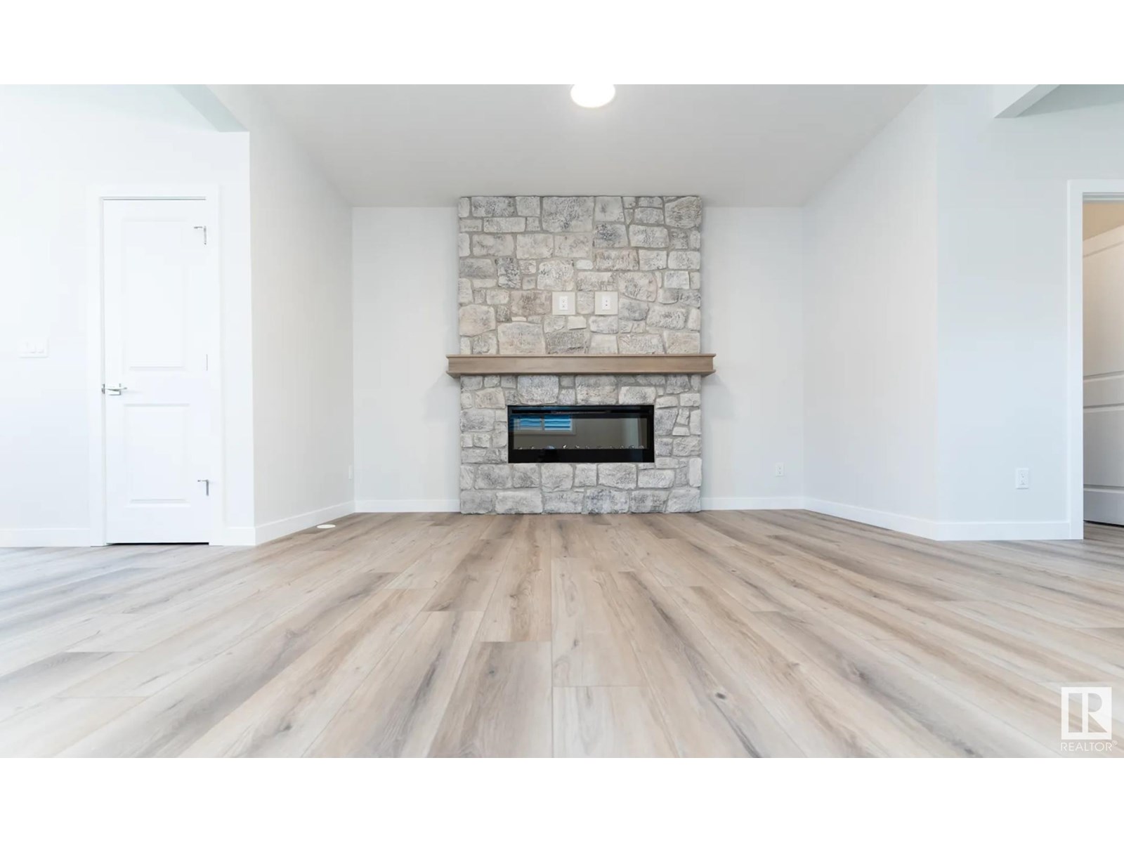 Property at 6134 CARR RD NW image 4