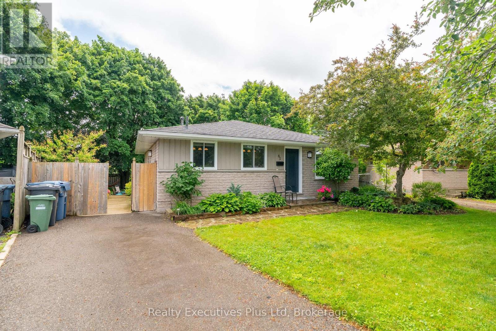 Property at 61 MCILWRAITH CRESCENT image 3