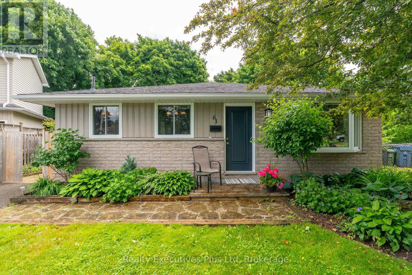 Property at 61 MCILWRAITH CRESCENT image 1