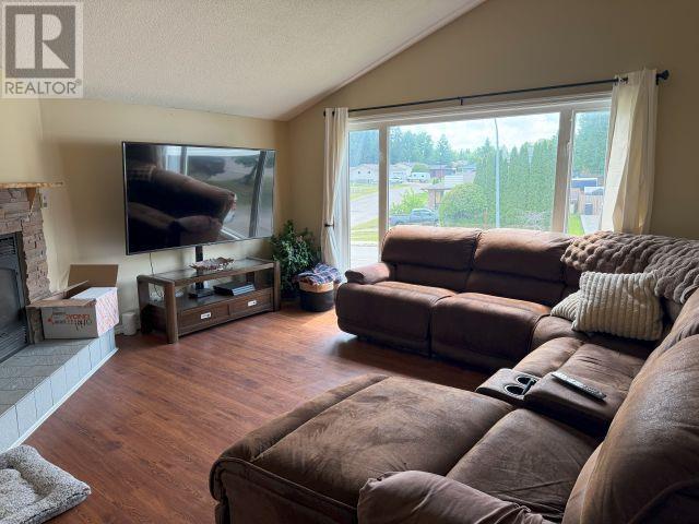 Property at 8248 ST LAWRENCE AVENUE image 3