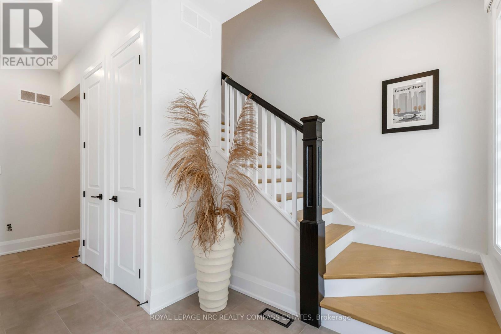 10 Paxton Avenue, St. Catharines, Ontario  L2N 5H8 - Photo 6 - X12238252