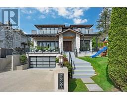2227 HAYWOOD AVENUE, West Vancouver, British Columbia