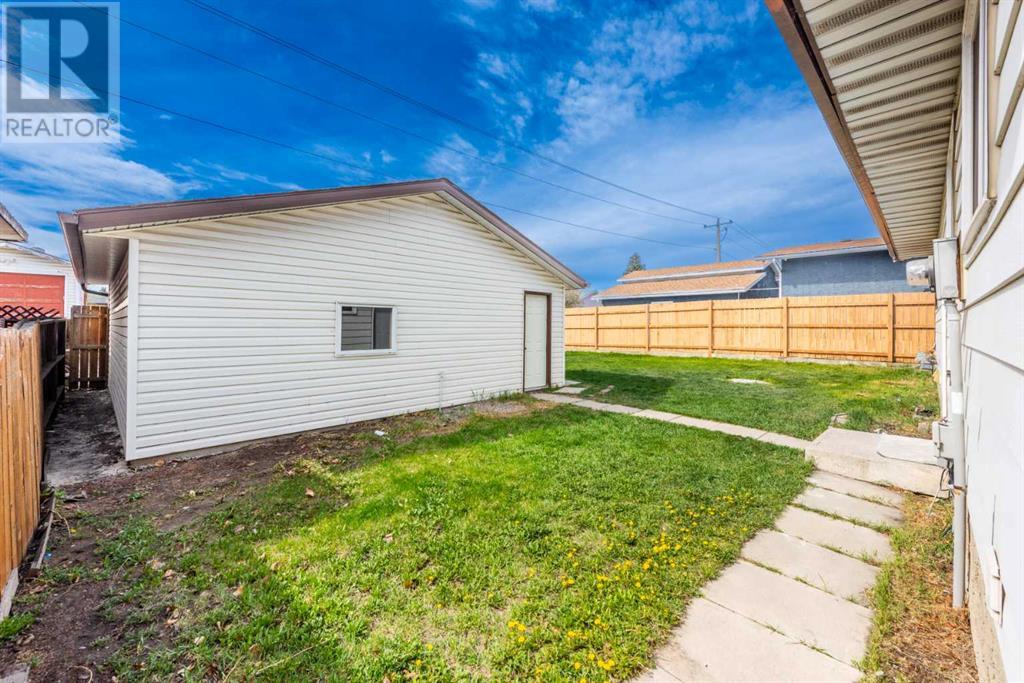 Property at 5207 44 Avenue NE image 3