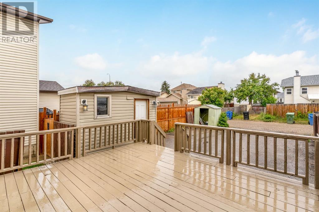 Property at 100 Whitworth Way NE image 4