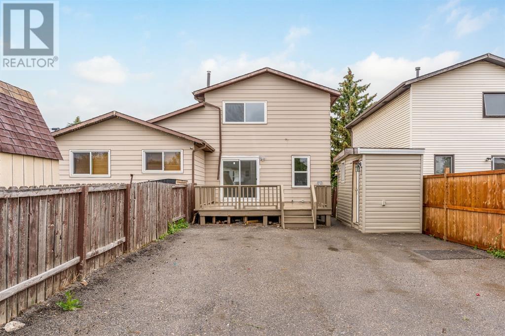 Property at 100 Whitworth Way NE image 3