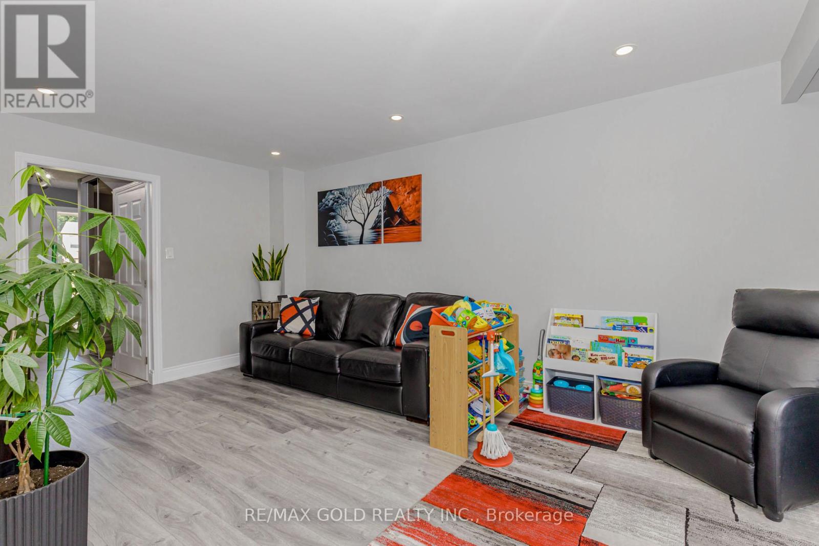 195 Royal Salisbury Way, Brampton, Ontario  L6V 3J5 - Photo 10 - W12238266