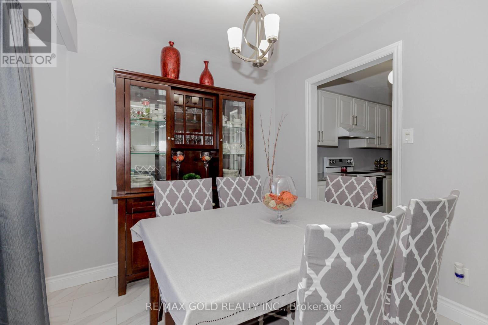 195 Royal Salisbury Way, Brampton, Ontario  L6V 3J5 - Photo 11 - W12238266