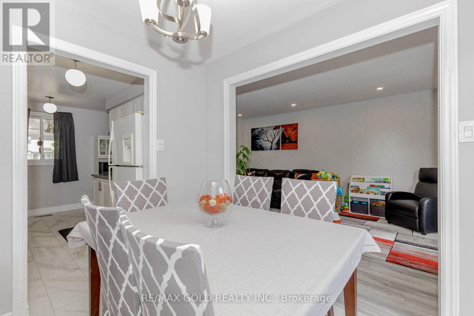 195 Royal Salisbury Way, Brampton, Ontario  L6V 3J5 - Photo 12 - W12238266