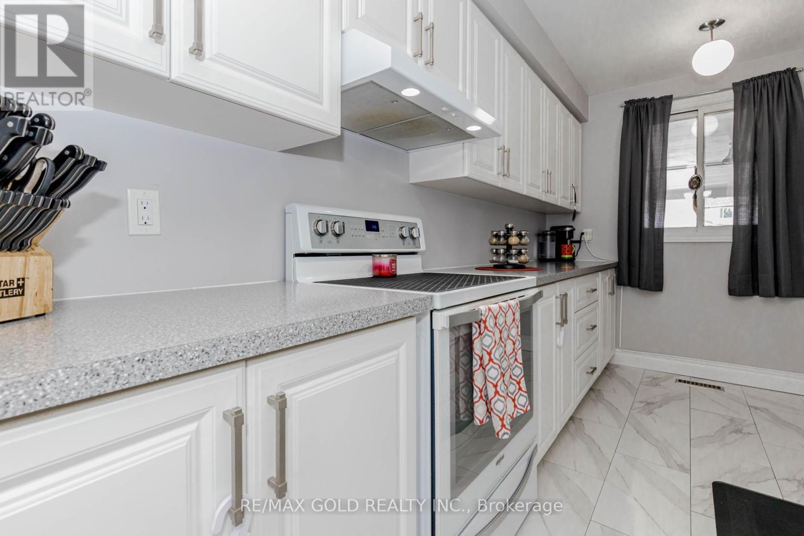 195 Royal Salisbury Way, Brampton, Ontario  L6V 3J5 - Photo 15 - W12238266
