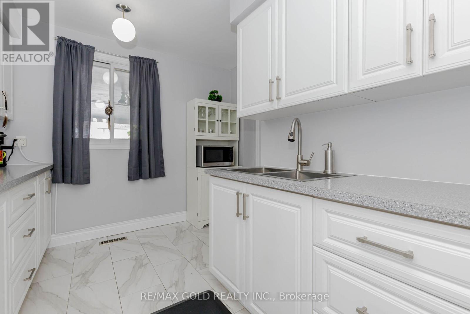 195 Royal Salisbury Way, Brampton, Ontario  L6V 3J5 - Photo 16 - W12238266