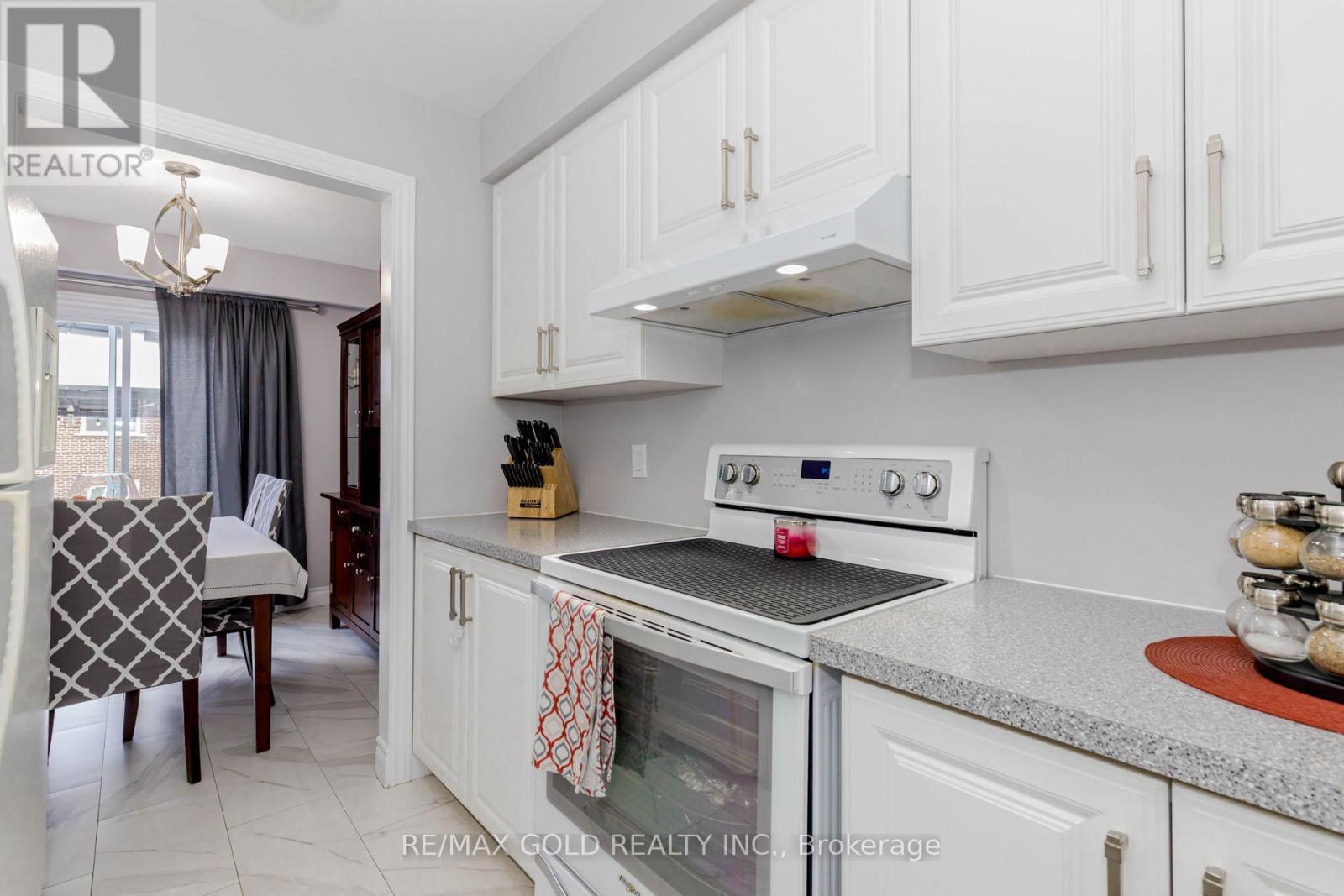 195 Royal Salisbury Way, Brampton, Ontario  L6V 3J5 - Photo 17 - W12238266