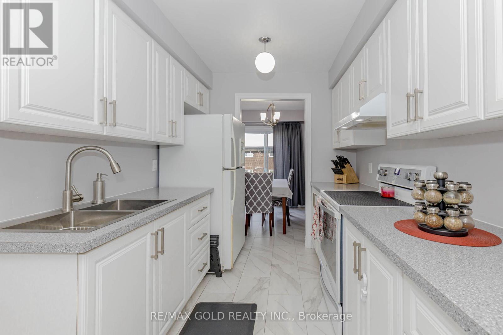 195 Royal Salisbury Way, Brampton, Ontario  L6V 3J5 - Photo 20 - W12238266