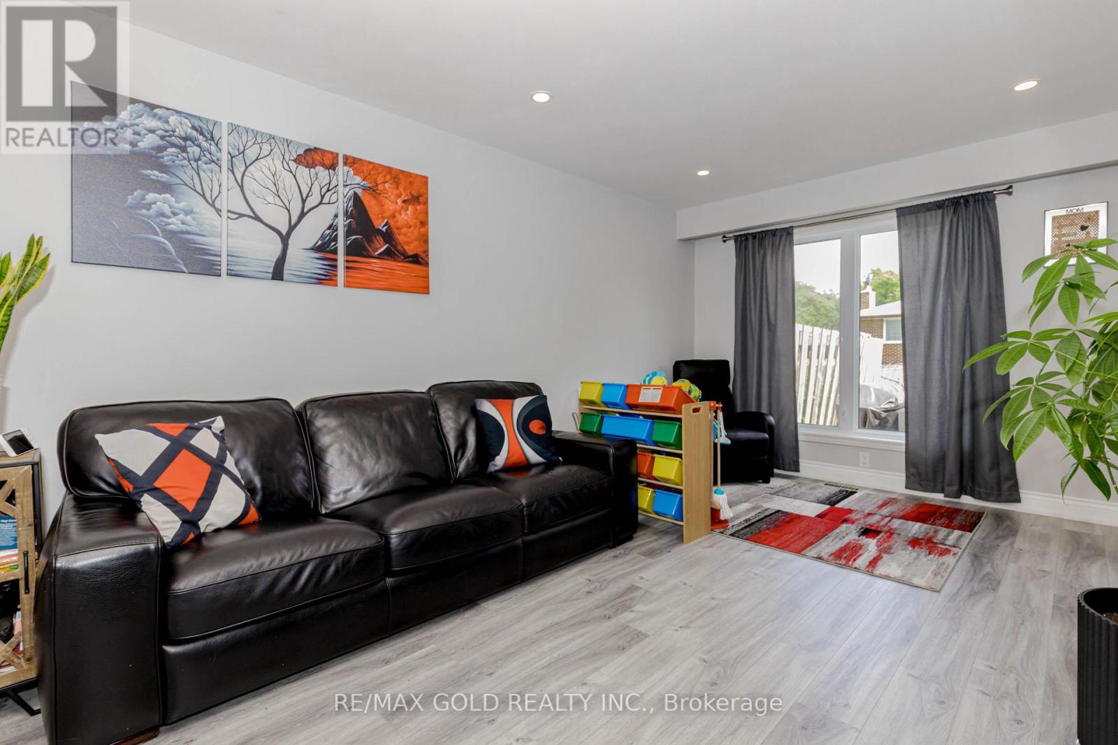 195 Royal Salisbury Way, Brampton, Ontario  L6V 3J5 - Photo 6 - W12238266
