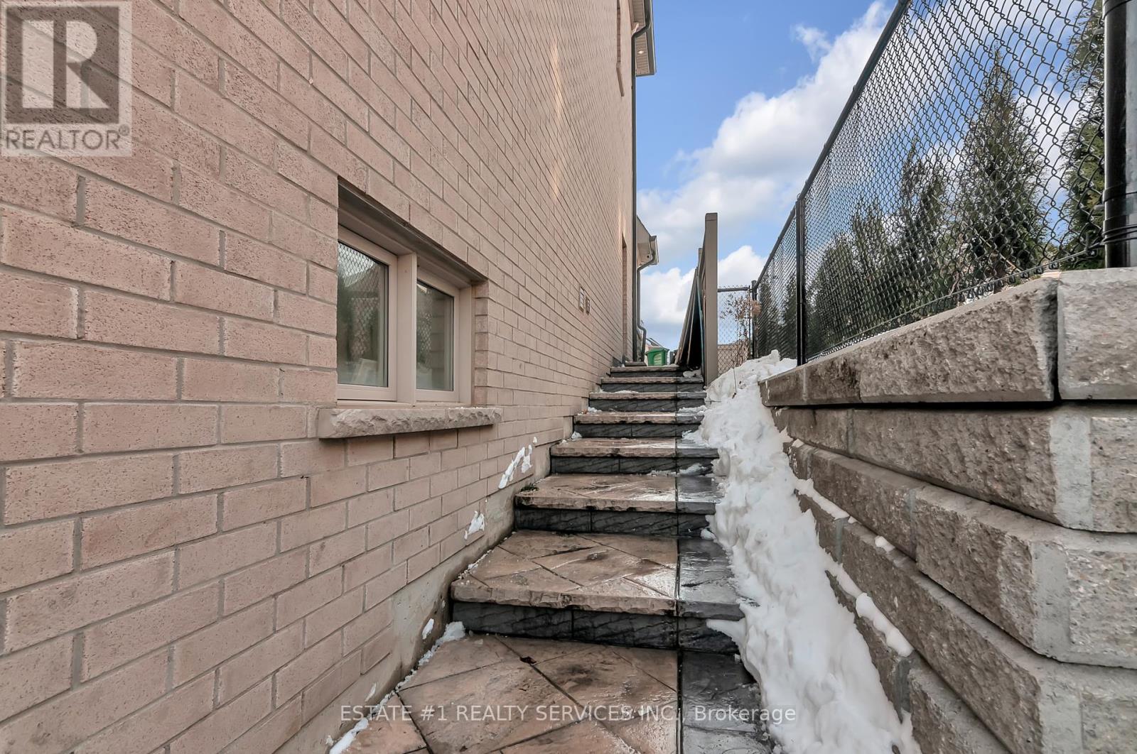 Property at 4 AGINCOURT CIRCLE image 4