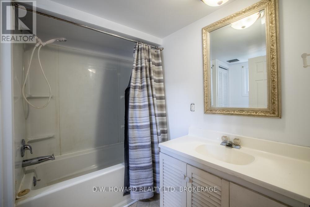 2533 East Avenue, Fort Erie (Stevensville), Ontario  L0S 1S0 - Photo 13 - X12238337